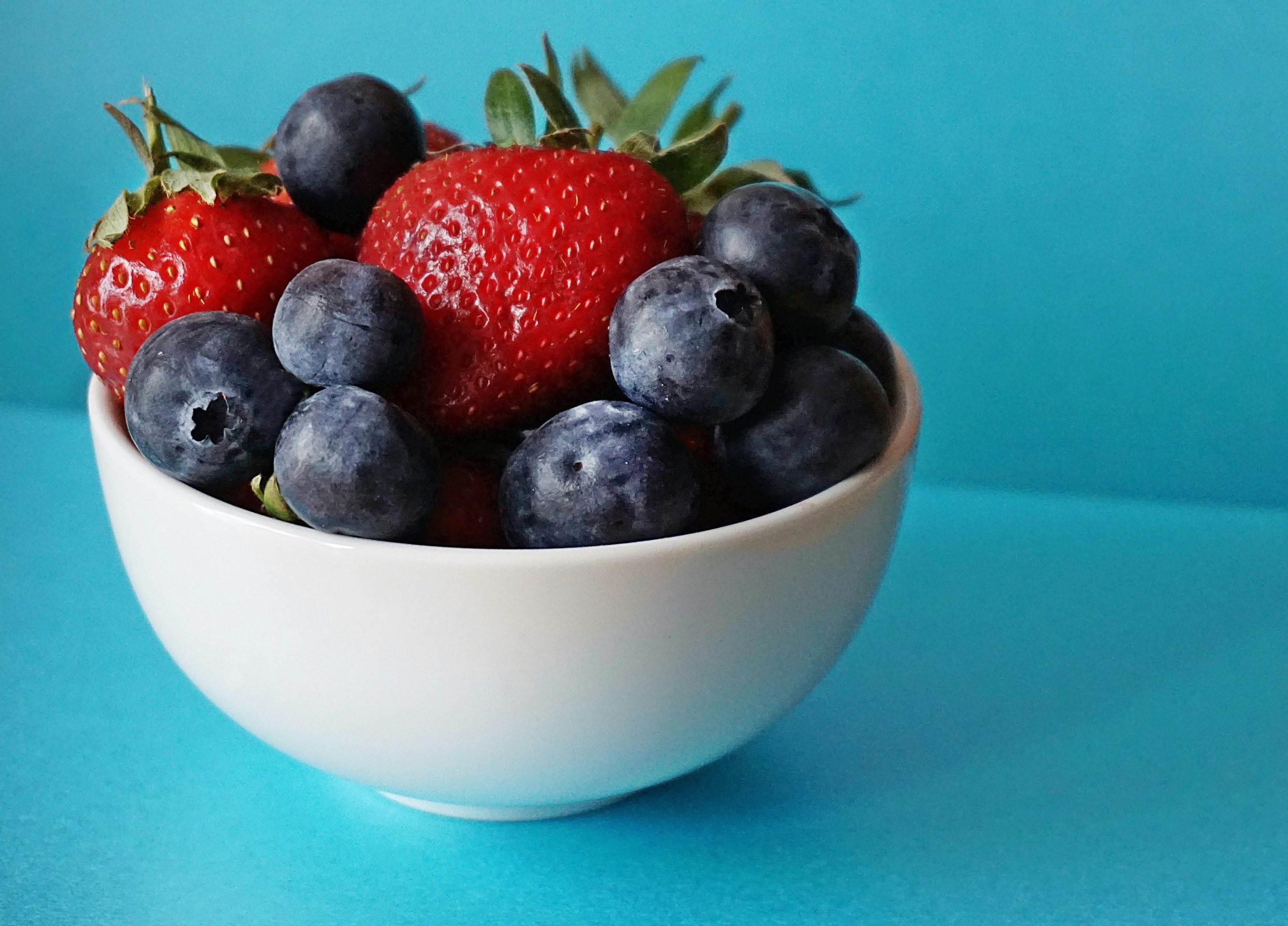 mixed berries bowl