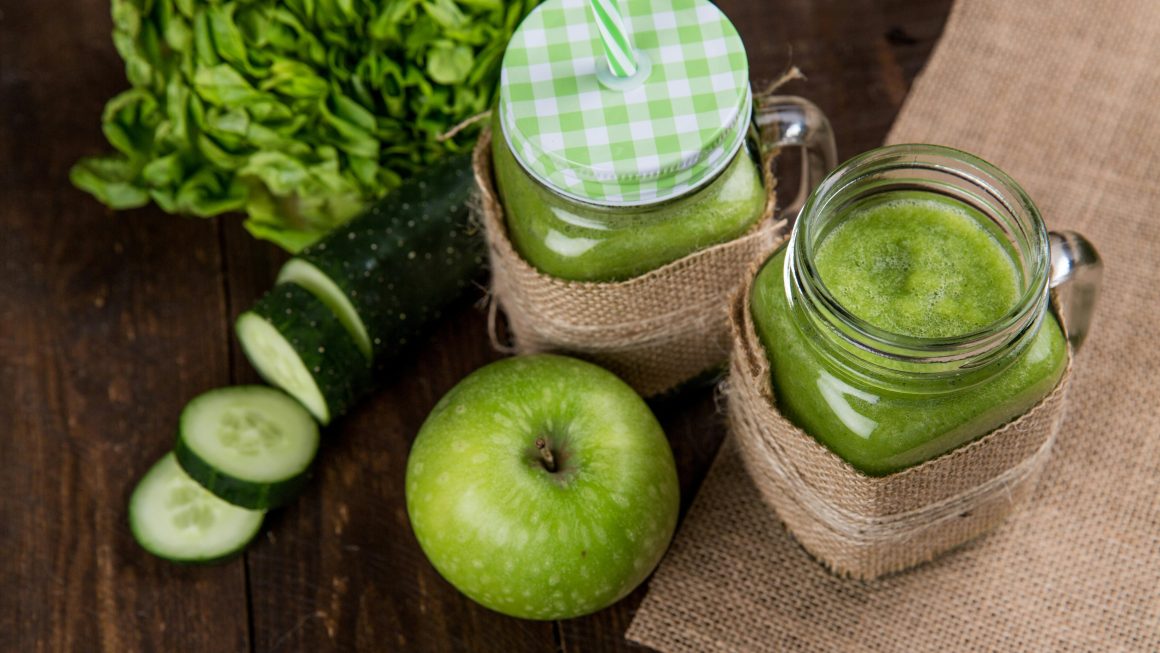 Green vs protein smoothie